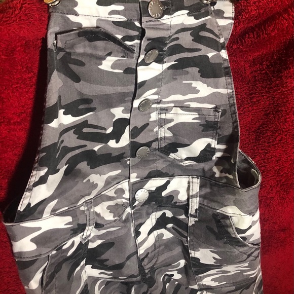 VIP Y2K camo overalls - Picture 5 of 6
